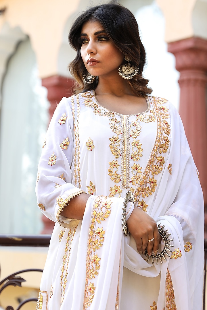 White Hand Embroidered Kurta Set by GulaboJaipur by Saloni Panwar at Pernia's Pop Up Shop