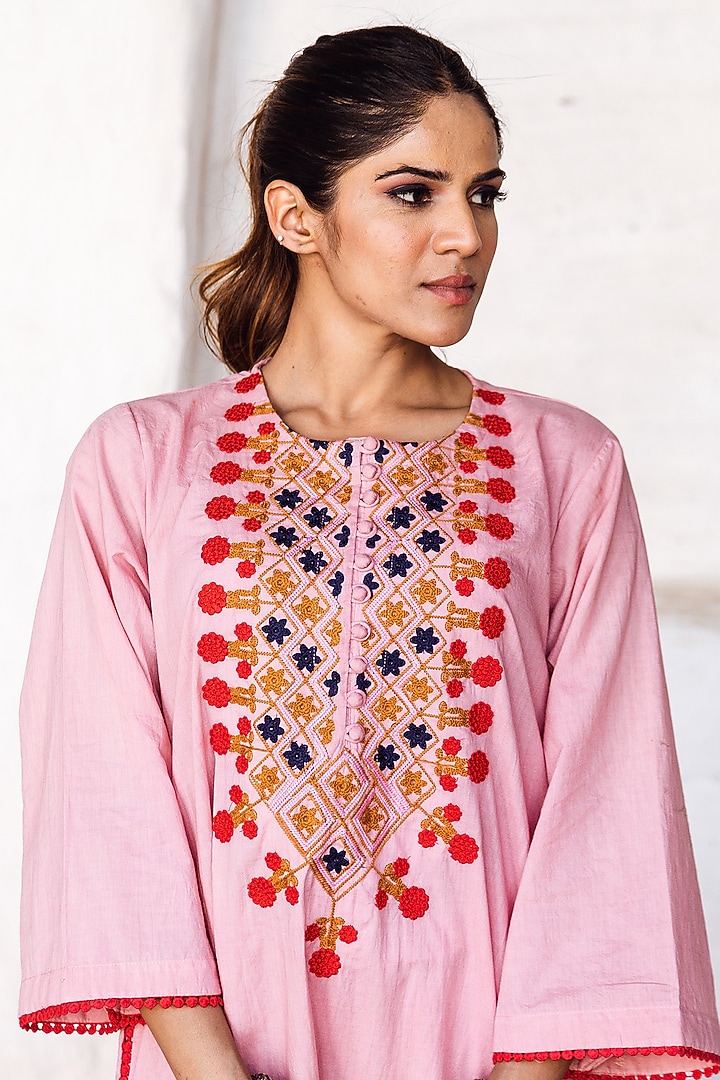 Peach Cotton Handcrafted Kurta Set by GulaboJaipur by Saloni Panwar at Pernia's Pop Up Shop