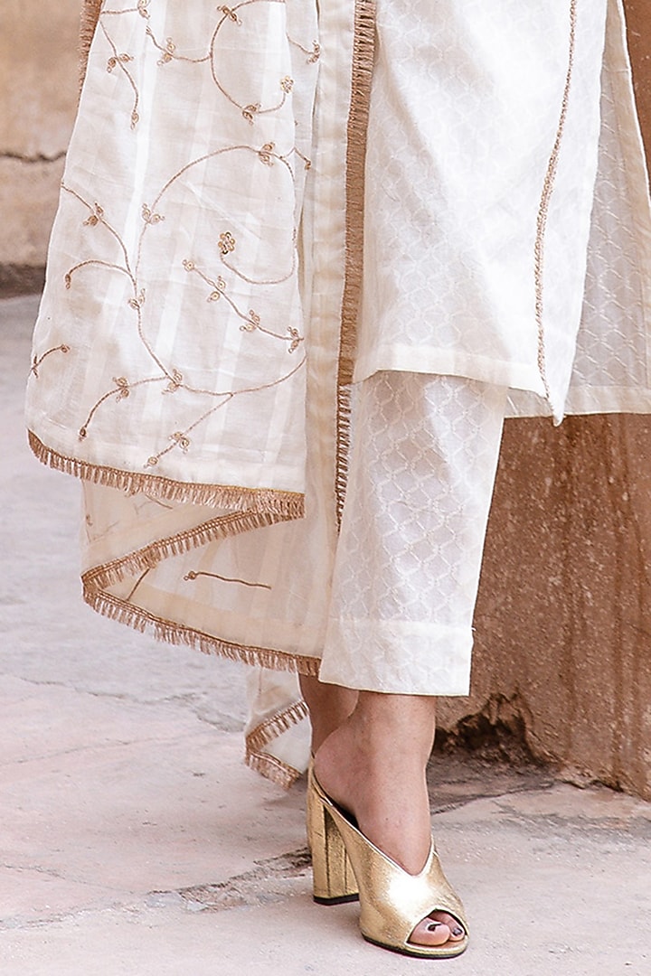 Off-White Cotton Hand Embroidered Kurta Set by GulaboJaipur by Saloni Panwar at Pernia's Pop Up Shop