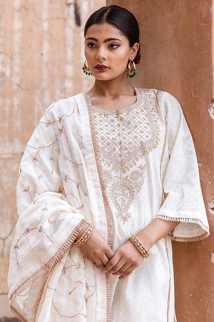 Off-White Cotton Hand Embroidered Kurta Set by GulaboJaipur by Saloni Panwar at Pernia's Pop Up Shop