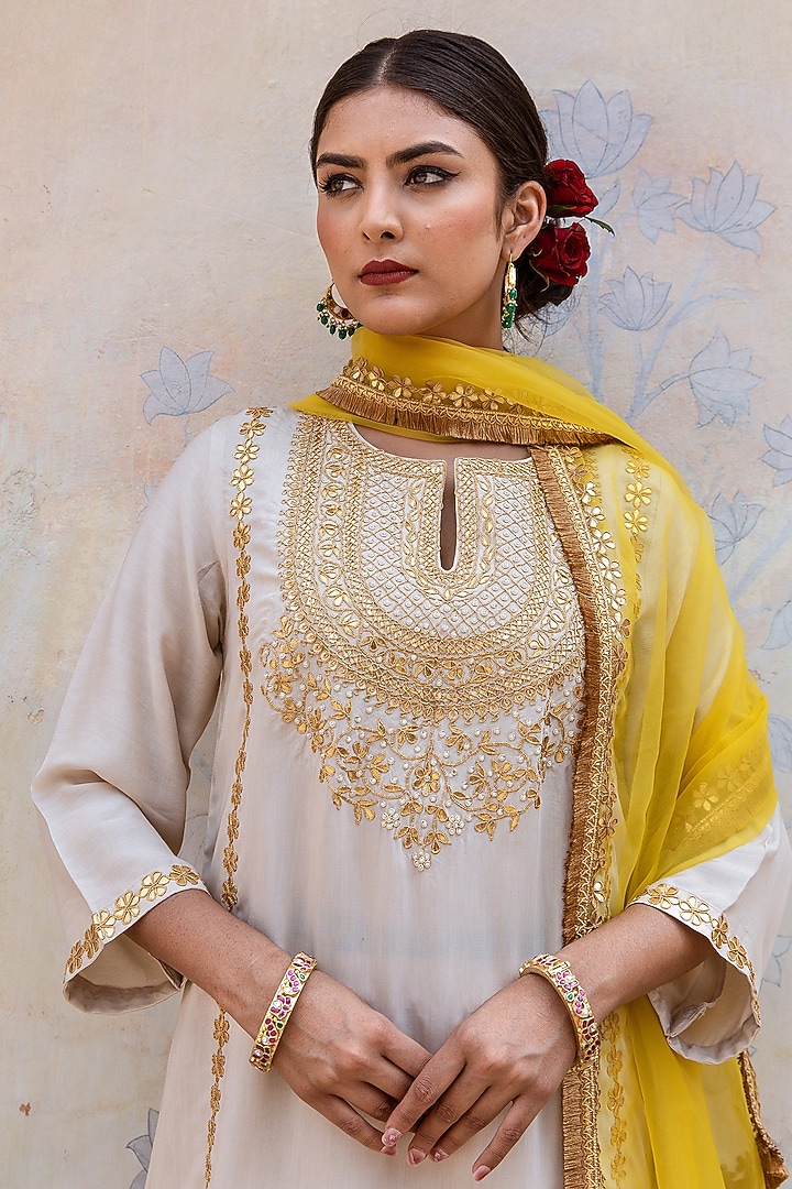Off-White Muslin Hand Embroidered Kurta Set by GulaboJaipur by Saloni Panwar at Pernia's Pop Up Shop
