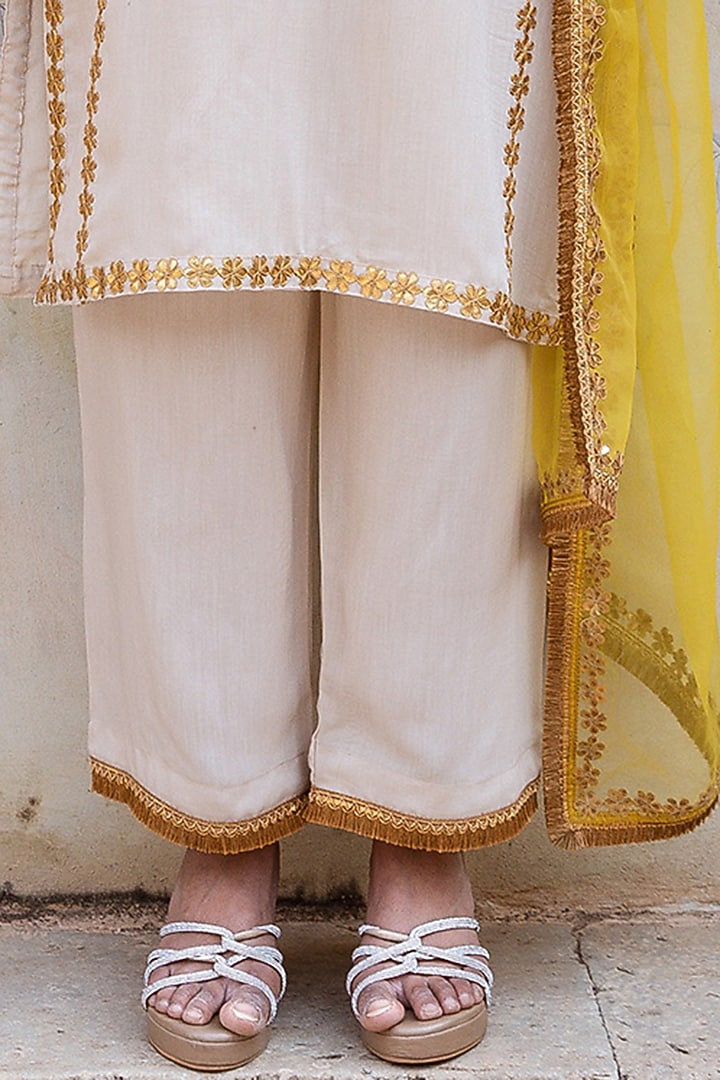 Off-White Muslin Hand Embroidered Kurta Set by GulaboJaipur by Saloni Panwar at Pernia's Pop Up Shop