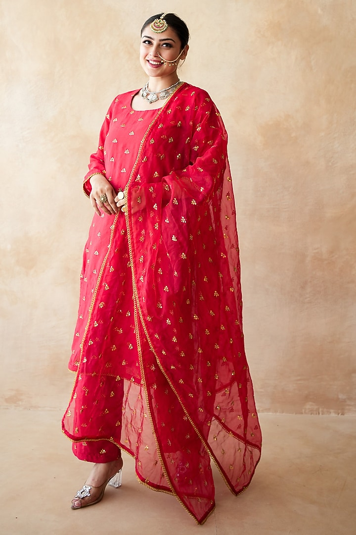 Red Chanderi Handwork Kurta Set by GulaboJaipur by Saloni Panwar at Pernia's Pop Up Shop