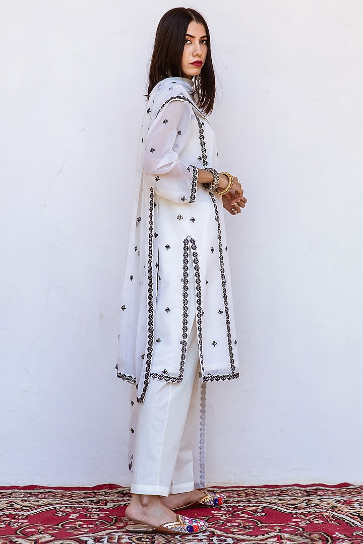 White Georgette Machine Embroidered Straight Kurta Set by GulaboJaipur by Saloni Panwar at Pernia's Pop Up Shop