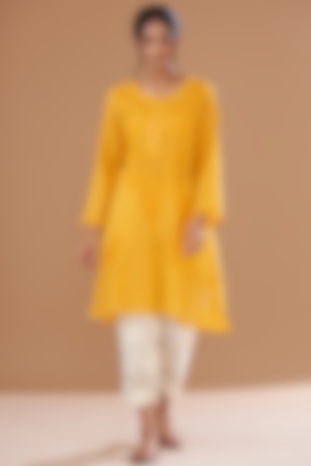 Light Yellow Soft Mulmul Lucknowi Kurta Set by GENDAPHOOL