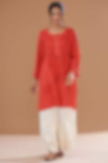 Red Soft Mulmul Lucknowi Kurta Set by GENDAPHOOL at Pernia's Pop Up Shop