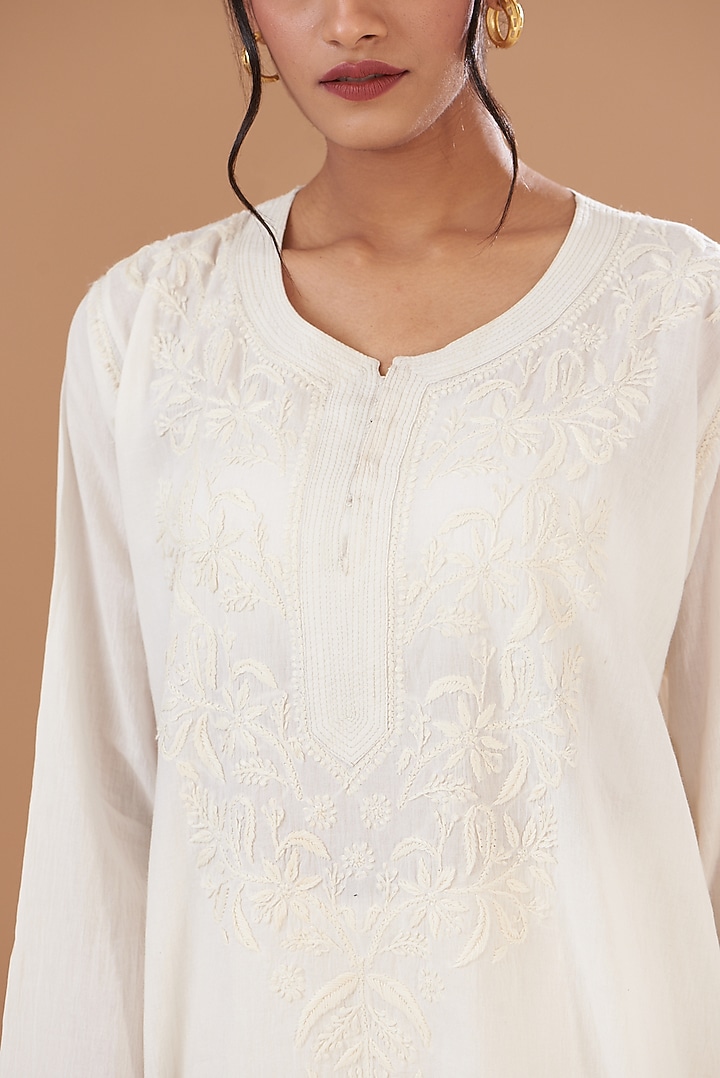 White Soft Mulmul Lucknowi Kurta Set by GENDAPHOOL at Pernia's Pop Up Shop