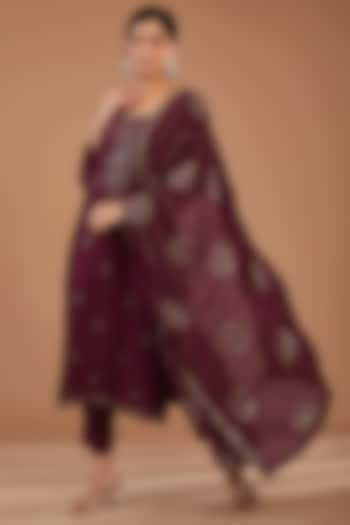 Wine Silk Thread Work Kurta Set by GENDAPHOOL at Pernia's Pop Up Shop