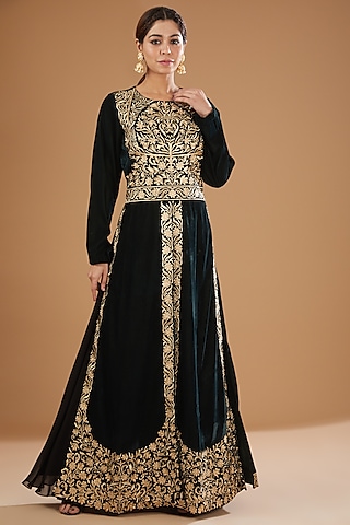 Designer Velvet Gowns - Buy Velvet Gowns online 2024