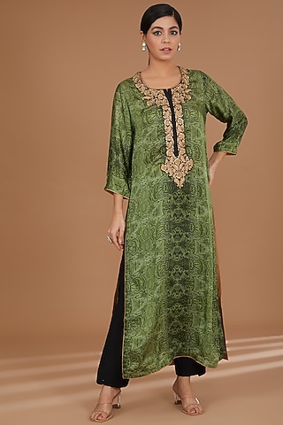 Green Satin Zari Embroidered Kurta by GENDAPHOOL