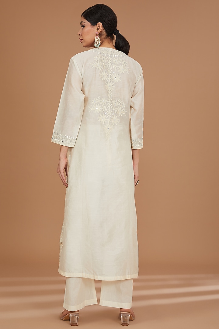 White Chanderi & Cotton Mirror Embroidered Kurta Set by GENDAPHOOL at Pernia's Pop Up Shop