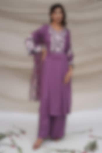 Lavender Modal Silk Floral Embroidered Kurta Set by GEE SIN by Geetanjali Singh at Pernia's Pop Up Shop