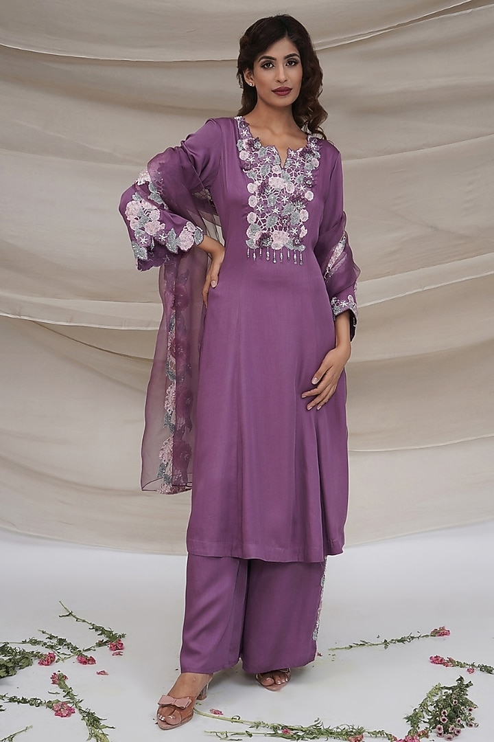 Lavender Modal Silk Floral Embroidered Kurta Set by GEE SIN by Geetanjali Singh at Pernia's Pop Up Shop