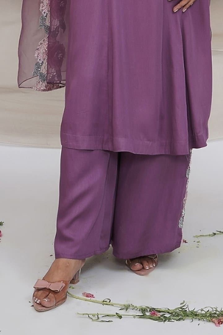 Lavender Modal Silk Floral Embroidered Kurta Set by GEE SIN by Geetanjali Singh at Pernia's Pop Up Shop