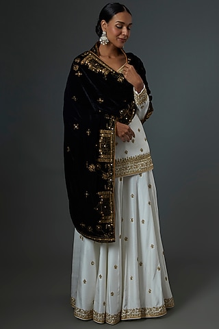 Black Velvet Stole by Label GehnaSamah