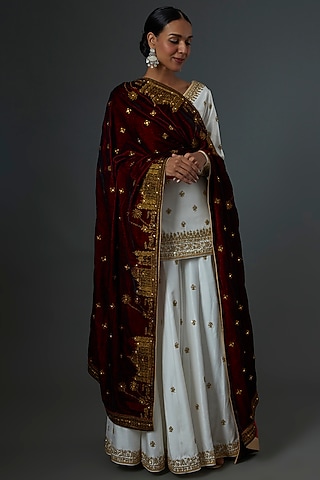 Maroon Velvet Stole by Label GehnaSamah