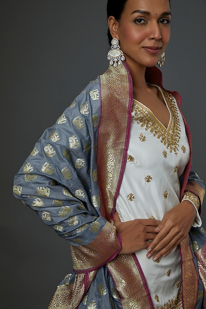 Grey & Magenta Banarasi Silk Stole by Label GehnaSamah at Pernia's Pop Up Shop