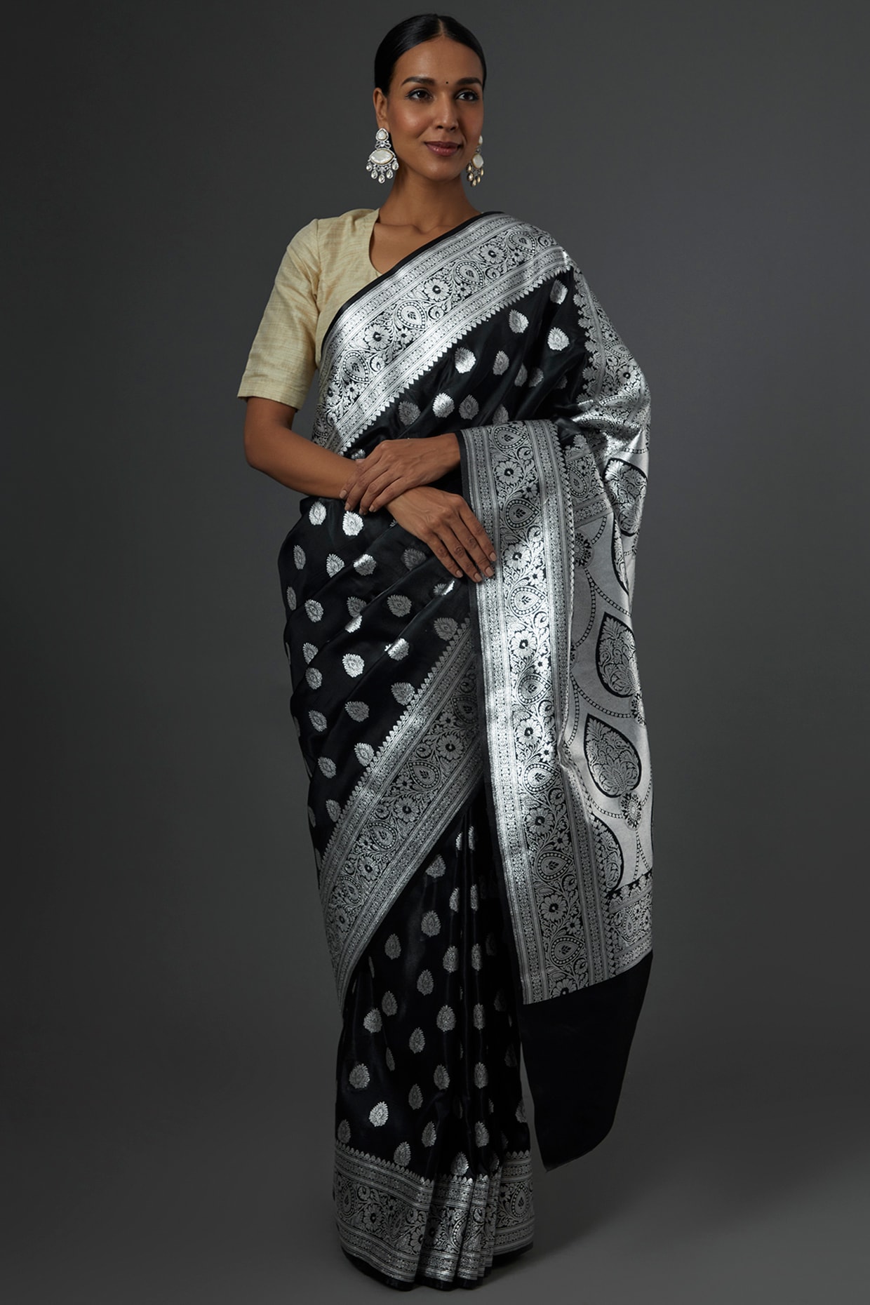 Buy HOUSE OF BEGUM Black Women's Black Banarasi Silver Buti Silk Saree with  Blouse Piece | Shoppers Stop