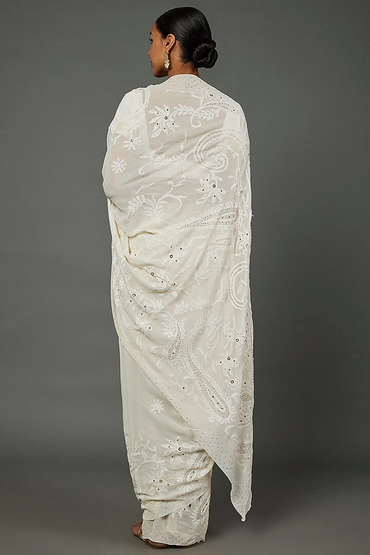 Off-White Pure Georgette Chikankari Wedding Saree Set by Label GehnaSamah at Pernia's Pop Up Shop
