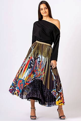 Green Pleated Skirt With Lace Insert by Geisha Designs
