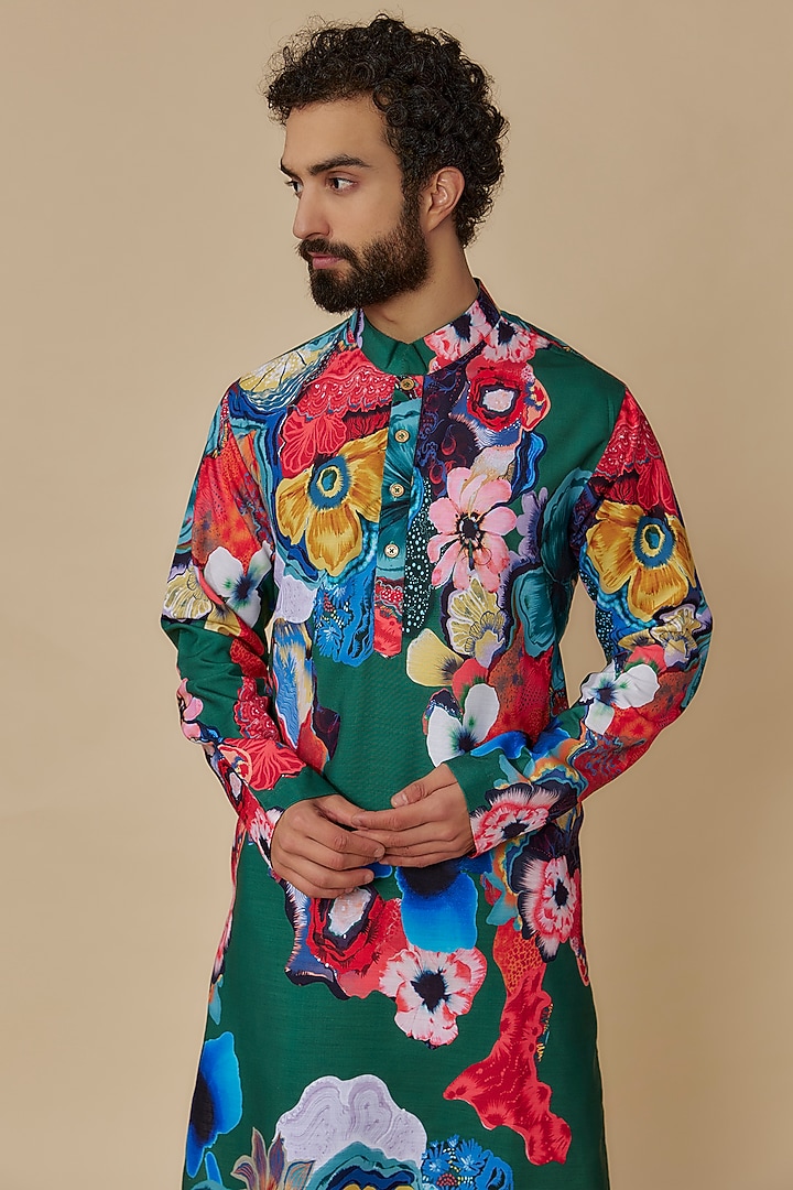 Green Muse Silk & Chanderi Floral Printed Kurta Set by Geethika Kanumilli Men at Pernia's Pop Up Shop