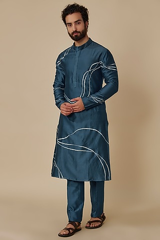 Blue Chanderi Thread Embroidered Kurta Set by Geethika Kanumilli Men