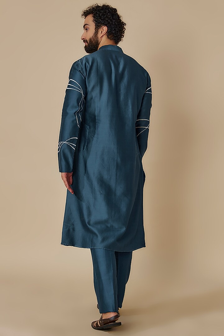 Blue Chanderi Thread Embroidered Kurta Set by Geethika Kanumilli Men at Pernia's Pop Up Shop