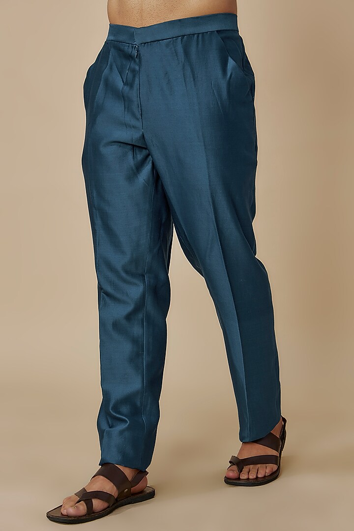 Blue Chanderi Thread Embroidered Kurta Set by Geethika Kanumilli Men at Pernia's Pop Up Shop