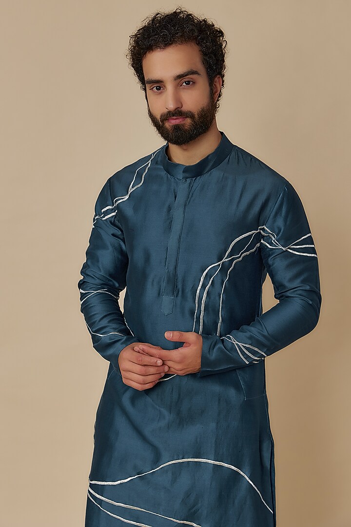 Blue Chanderi Thread Embroidered Kurta Set by Geethika Kanumilli Men at Pernia's Pop Up Shop