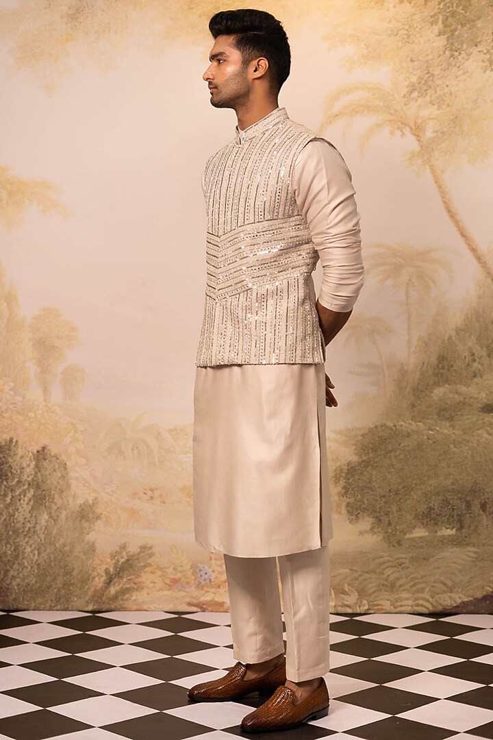 Ivory Chanderi & Raw Silk Bundi Jacket Set by Geethika Kanumilli Men at Pernia's Pop Up Shop