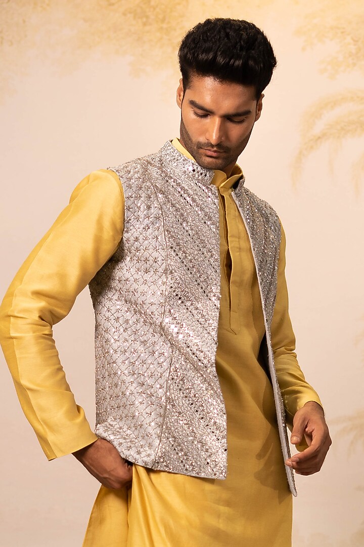 Ivory Chanderi & Raw Silk Bundi Jacket Set by Geethika Kanumilli Men at Pernia's Pop Up Shop