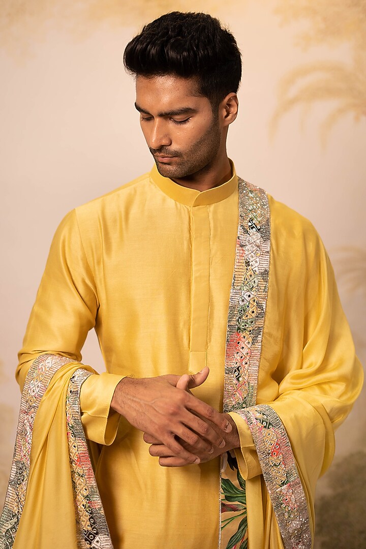 Yellow Chanderi & Soft Silk Kurta Set by Geethika Kanumilli Men at Pernia's Pop Up Shop