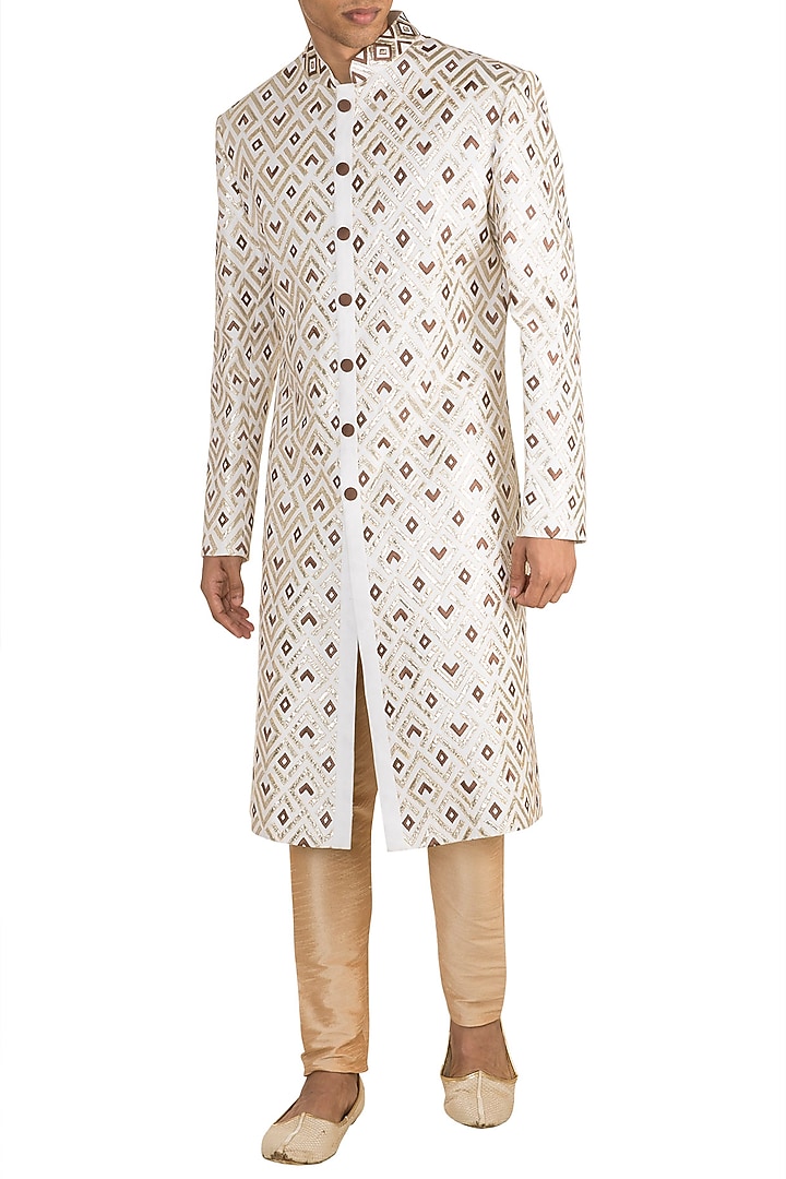 Off White Geometrical Embroidered Bundi Jacket by Gagan Oberoi at Pernia's Pop Up Shop