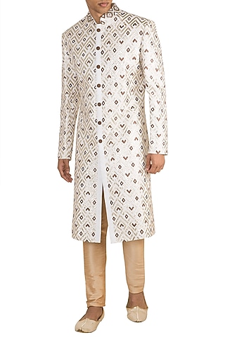 Off White Geometrical Embroidered Bundi Jacket by Gagan Oberoi