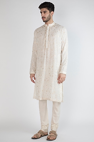 Off White Embroidered Kurta by Gagan Oberoi