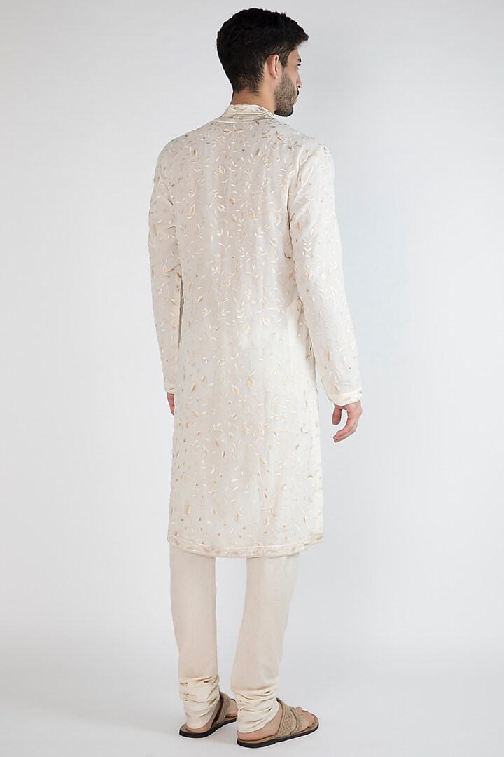 Off White Embroidered Kurta by Gagan Oberoi at Pernia's Pop Up Shop