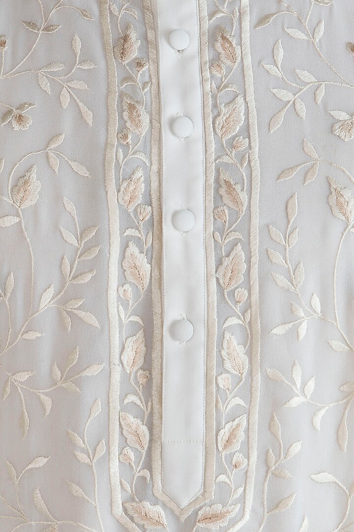 Off White Embroidered Kurta by Gagan Oberoi at Pernia's Pop Up Shop