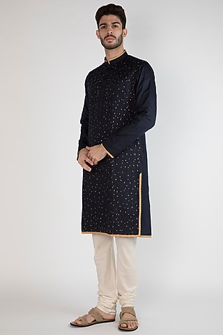 Navy Blue Embroidered Kurta by Gagan Oberoi