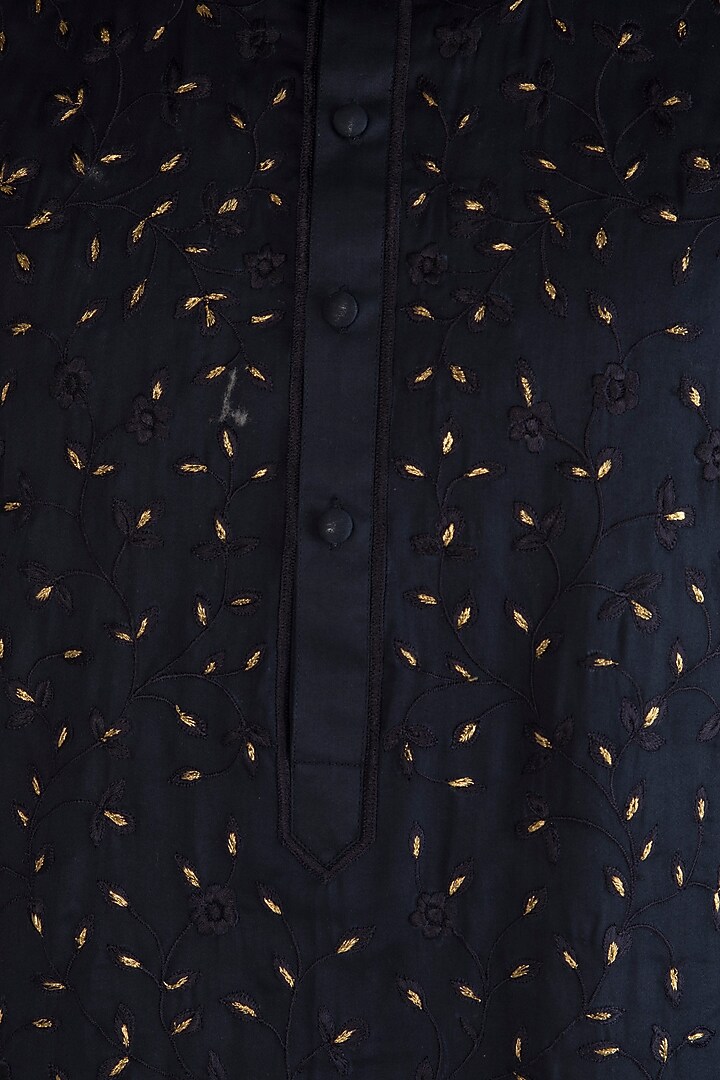 Navy Blue Embroidered Kurta by Gagan Oberoi at Pernia's Pop Up Shop