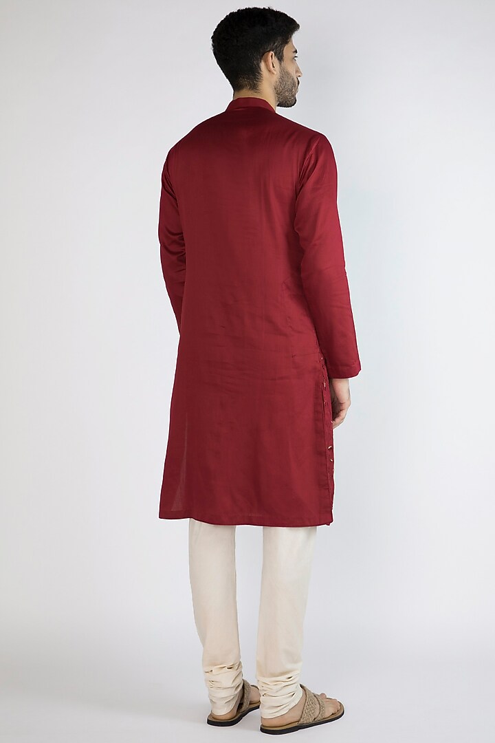 Red Thread Embroidered Kurta by Gagan Oberoi at Pernia's Pop Up Shop