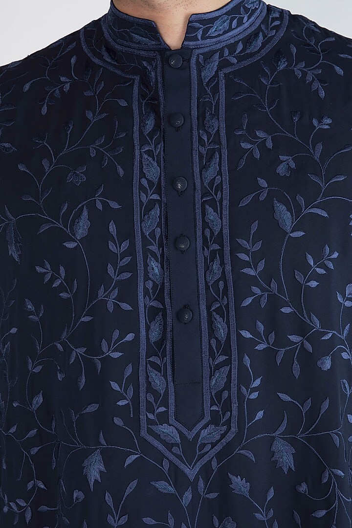 Navy Blue Thread Embroidered Kurta by Gagan Oberoi at Pernia's Pop Up Shop