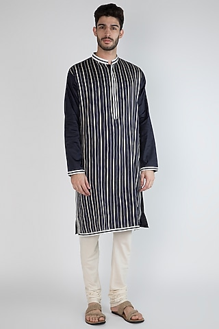 Navy Blue Embroidered Kurta by Gagan Oberoi