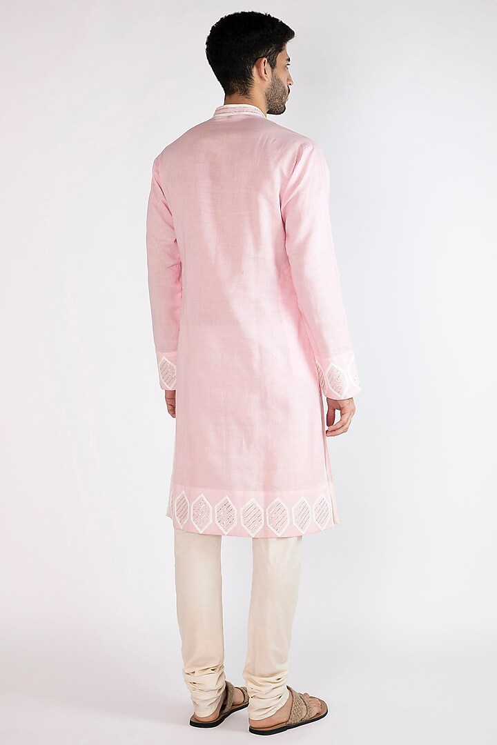 Light Pink Embroidered Kurta by Gagan Oberoi at Pernia's Pop Up Shop