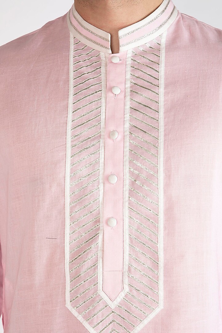 Light Pink Embroidered Kurta by Gagan Oberoi at Pernia's Pop Up Shop