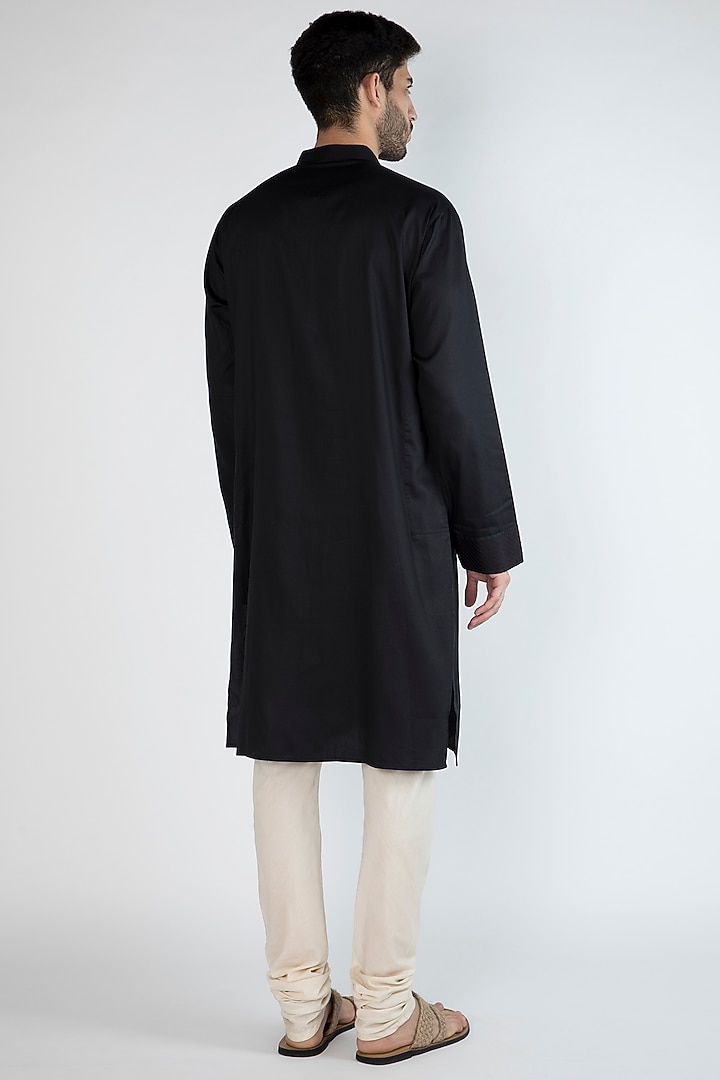 Black Kurta With Detailed Yoke by Gagan Oberoi at Pernia's Pop Up Shop