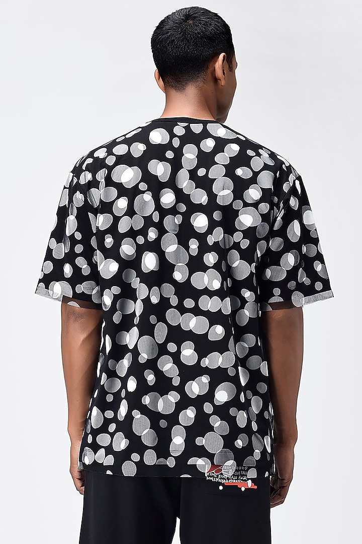 Black & White Printed T-Shirt by Genes Lecoanet Hemant Men at Pernia's Pop Up Shop