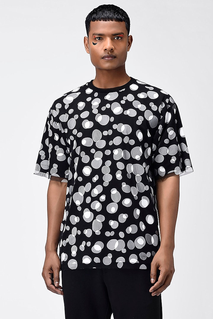 Black & White Printed T-Shirt by Genes Lecoanet Hemant Men at Pernia's Pop Up Shop