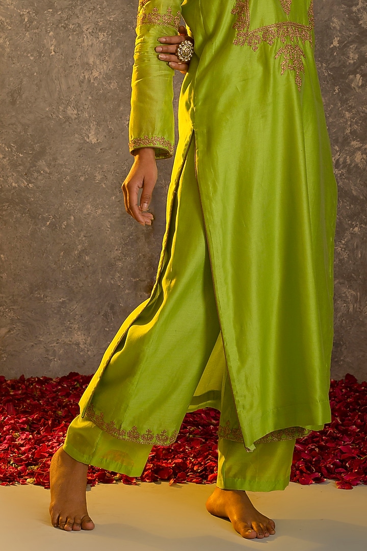 Lime Silk Chanderi Embroidered Kurta Set by Glittire by Sakshi Verma at Pernia's Pop Up Shop