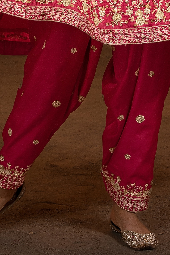 Hot Pink Embroidered Kurta Set by Glittire by Sakshi Verma at Pernia's Pop Up Shop