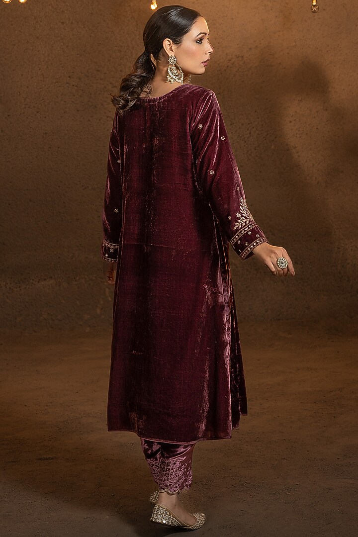 Raisin Wine Embroidered Kurta Set by Glittire by Sakshi Verma at Pernia's Pop Up Shop